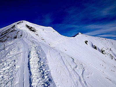 Am Grat halten wir uns rechts nach Osten