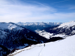 Blick auf die Aufstiegsspur und ins Navis Tal