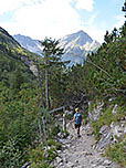 Von der Jausenstation führt uns ein steiniger Weg...