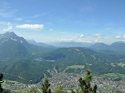 Mittenwald und dahinter der Hohe Kranzberg