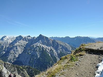 Blick auf die Pleisenspitze (2569 m) im Südosten
