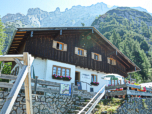 An der Mittenwalder Hütte genießen wir...