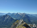 Große Arnspitze und Wettersteingebirge