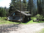 ...lassen diese Hütte rechts liegen