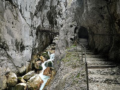 Tief hat sich der Hammersbach in den Fels gefressen.