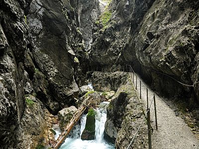 Meter für Meter fasziniert uns die Klamm aufs Neue.