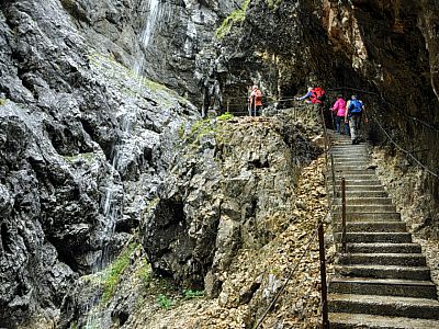 Der gut ausgebaute Weg ist leicht zu meistern.