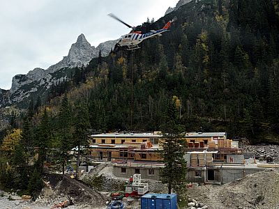 ... Höllentalangerhütte.