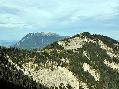 Blick auf das Kreuzeck und den Wank im Hintergrund