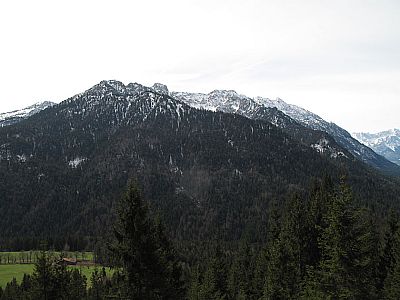 Das Estergebirge zeigt sich