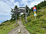 ...in den Zirbenweg ein