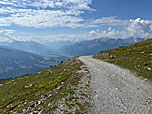 ...und folgen von dort dem breiten Weg bergab