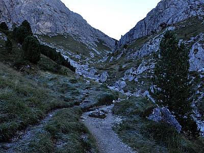 Früh morgens ist es noch schön schattig in der Scharte,...