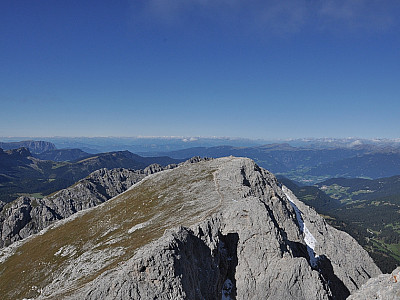 Im Westen der Gipfel des Kleinen Peitlers