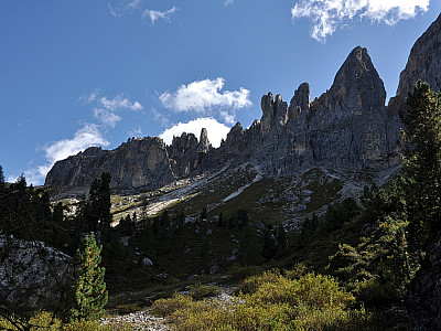 ...unter den felsigen Peitlerwänden...