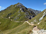 Wir wandern zurück zur Scharte, ...