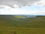 Im Südosten zeigt sich das abgelassene Upper Neuadd Reservoir