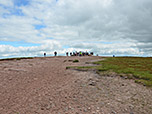 Kurz darauf stehen wir am Gipfelplateau des Pen y Fan