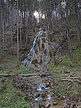 Wir passieren einen ersten Wasserfall