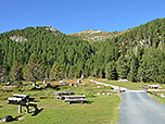 Wir passieren die Rastplätze der Alm