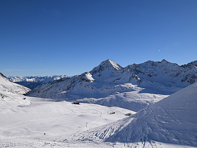 Der Ausblick über die Piste zum Gaiskogel