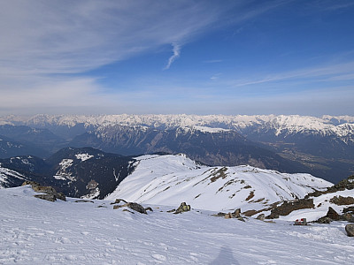 Der Ausblick nach Nordosten auf das oft schneefreie Inntal