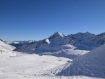 Der Ausblick über die Piste zum Gaiskogel