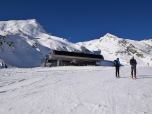 An der Bergstation des Kaiserlifts treffen wir auf die Seilbahnfahrer