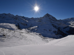 Im Süden zeigt sich die Sonne links vom Zwölferkogel