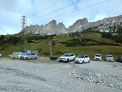 Die Cirspitzen hinter dem Schotterparkplatz