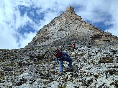 ... führt unterhalb des Exner Turms vorbei.