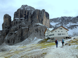 Die Pisciadùhütte vor dem Cima Pisciadù