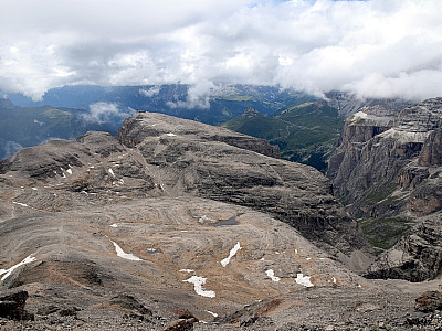 Der Ausblick nach Südwesten zum Sasso Pordoi