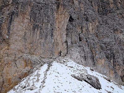 Über ein Geröllfeld geht es zum zweiten Teil des Steiges