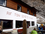 Die Ostseite der Toni-Demetz-Hütte