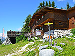 Die Pleisenhütte mit ihrer sonnigen Terrasse