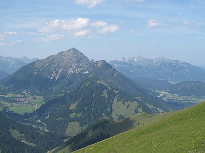 Links Thaneller, rechts die Tannheimer Berge