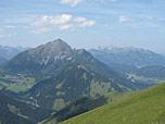 Links Thaneller, rechts die Tannheimer Berge
