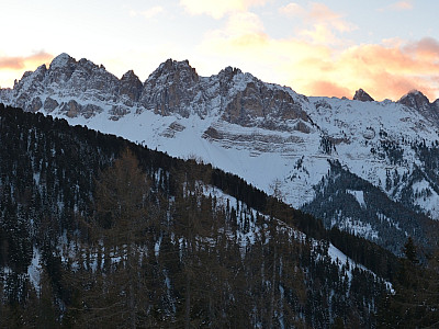 Die schattige Nordwand der Aferer Geisler 