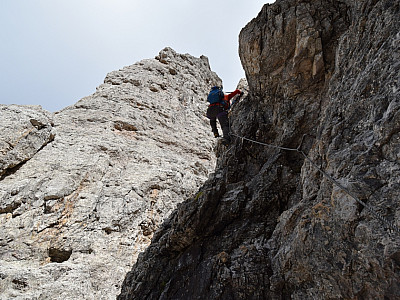 ... A-B Gelände wechseln sich ab.