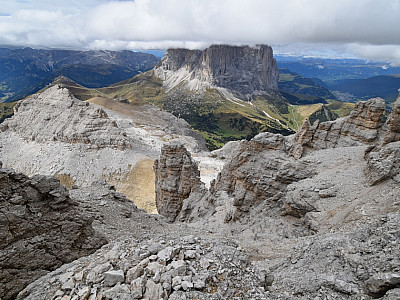 Die Wolken haben mittlerweile die Spitzen der Langkofelgruppe eingehüllt