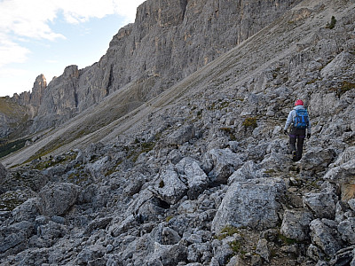 ... dann über grobes Gestein...