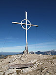 ...zum Gipfelkreuz des Bschießers