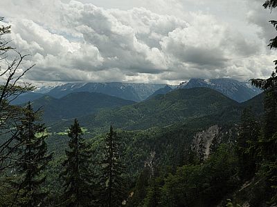 Der Watzmann (2713 m) ist von Wolken umhüllt