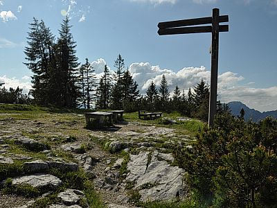 Brotzeitbänke am Gipfel