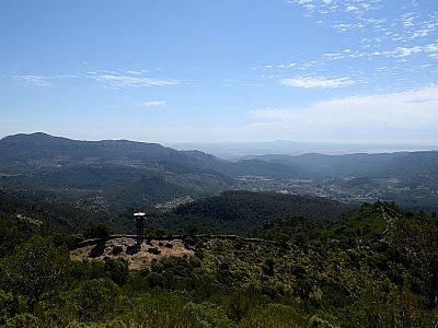 Schnell haben wir den Turm hinter uns gelassen