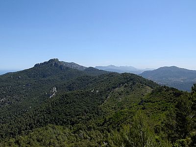 Im Nordosten können wir den Puig de Massanella und den Puig de Mayor ausmachen