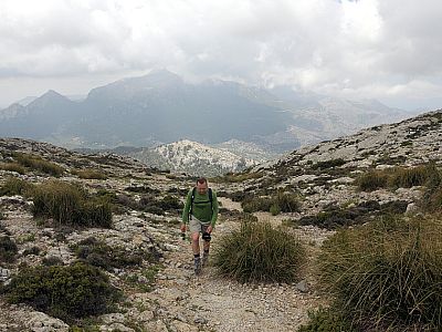 Kurz vor dem Gipfel verläuft der Weg flach nach Nordosten... 