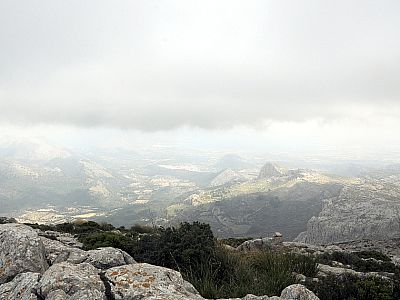 Im Osten scheint ein wenig die Sonne