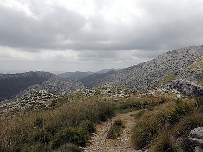 Recht einsam zieht sich der Weg nach Süden